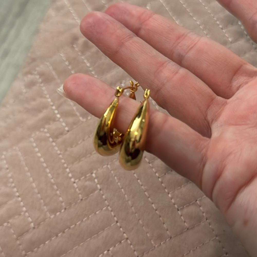 Beautiful Dainty Gold Moon Crescent Earrings - Picture 6 of 6